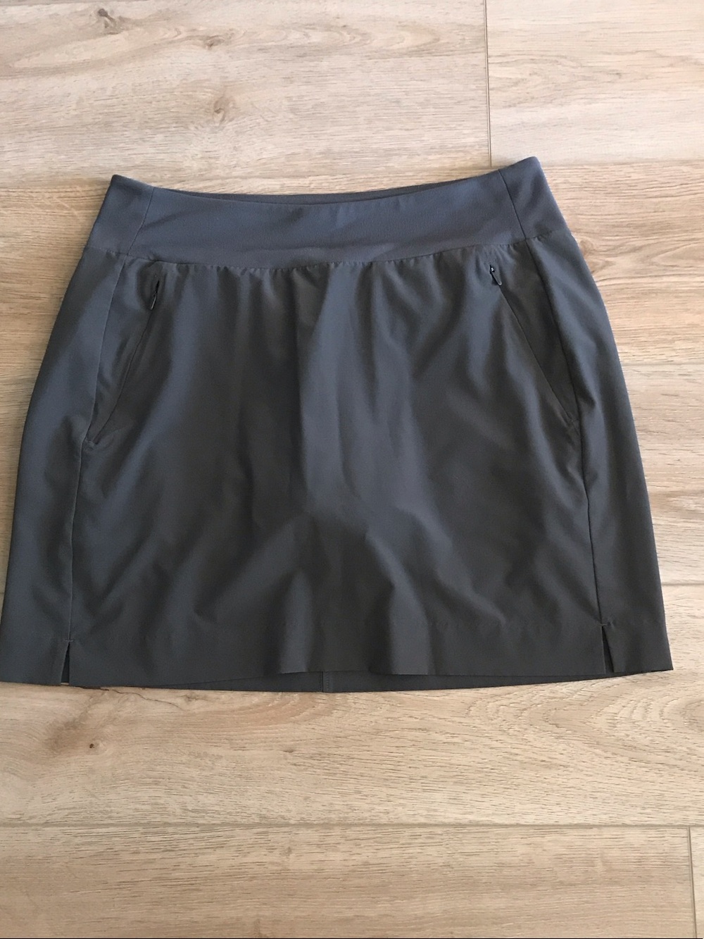 Athleta Olive Green Soho Skort with Built-In Shorts Size  6